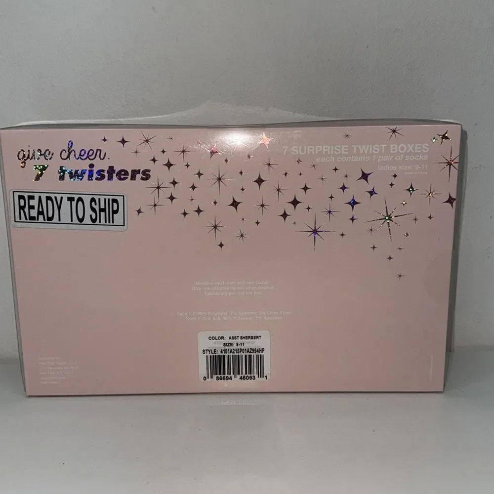 🔥give cheer 7 twisters each contains 1 pair of socks Christmas gift